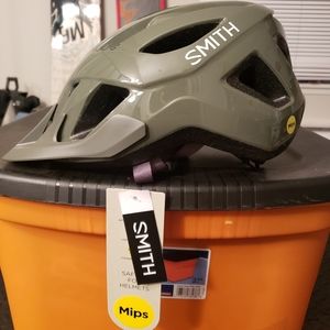 ** LAST CHANCE ** Smith Bicycle Helmet